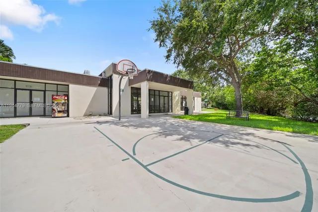 $420,000 | 19432 Northeast 26th Avenue, Unit 92D, Miami, FL 33180