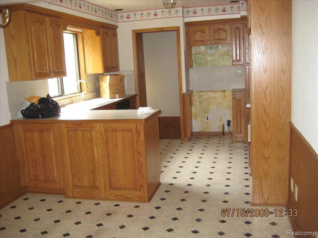 7645 Chase Road Dearborn, MI 48126 - Photo 3 of 6 Kitchen