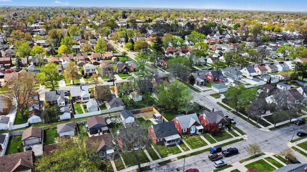 $215,500 | 1616 18th Street, Wyandotte, MI 48192