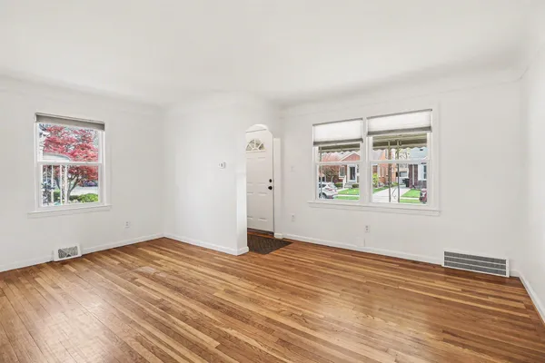 $215,500 | 1616 18th Street, Wyandotte, MI 48192