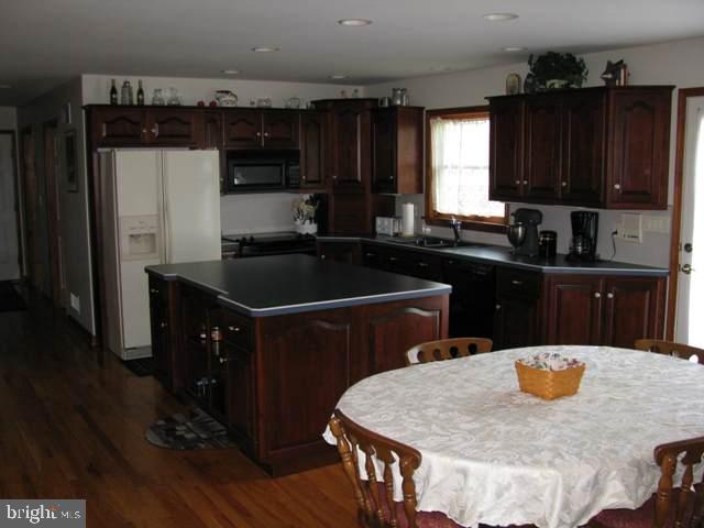 211 South Middlesex Road Carlisle, PA 17015 - Photo 2 of 12 Gallery Image 2