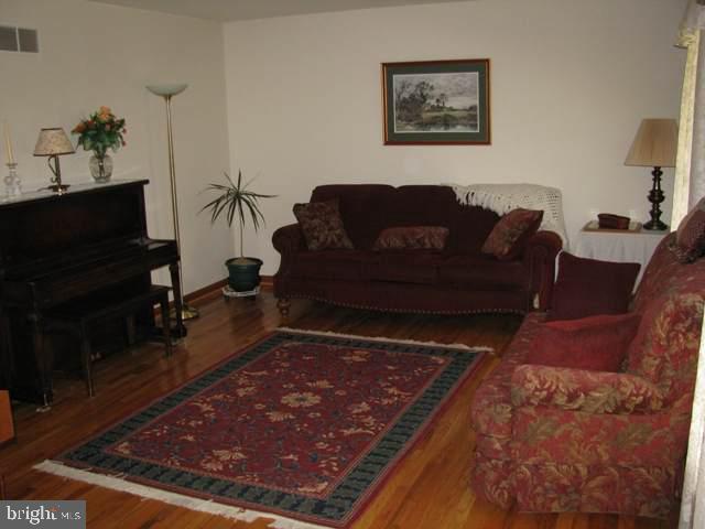 211 South Middlesex Road Carlisle, PA 17015 - Photo 4 of 12 Gallery Image 4