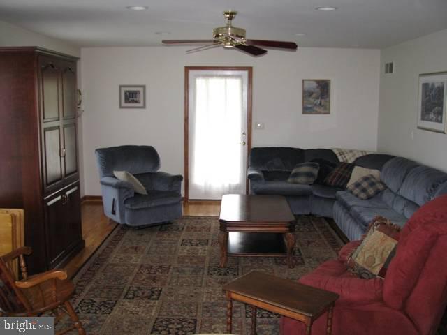 211 South Middlesex Road Carlisle, PA 17015 - Photo 5 of 12 Gallery Image 5