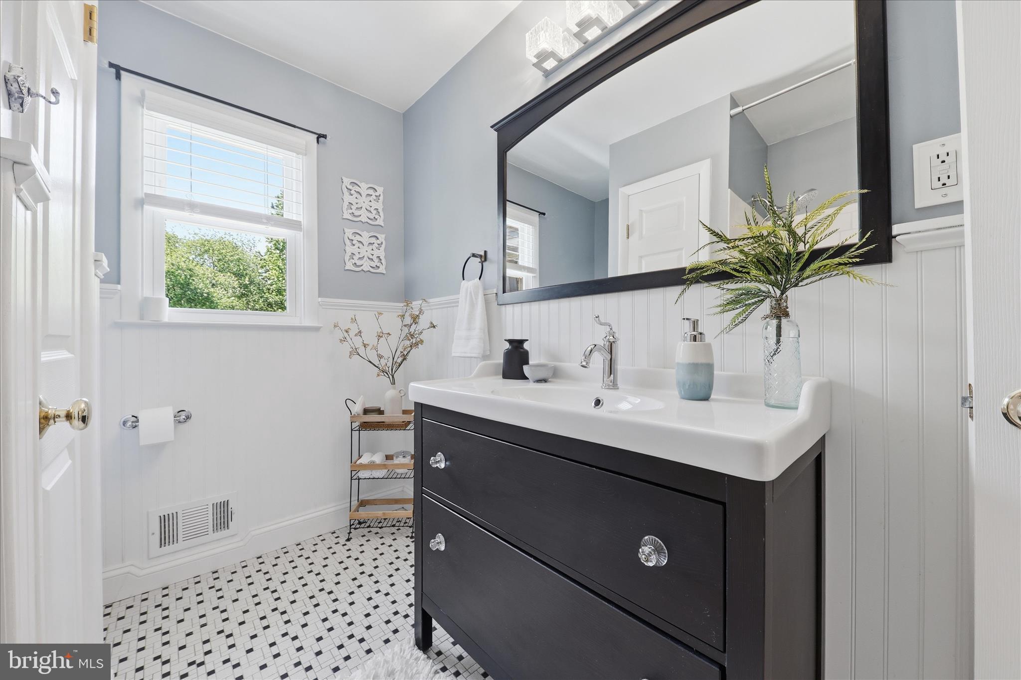 1339 Ava Road Severn, MD 21144 - Photo 27 of 58 Hall Bath