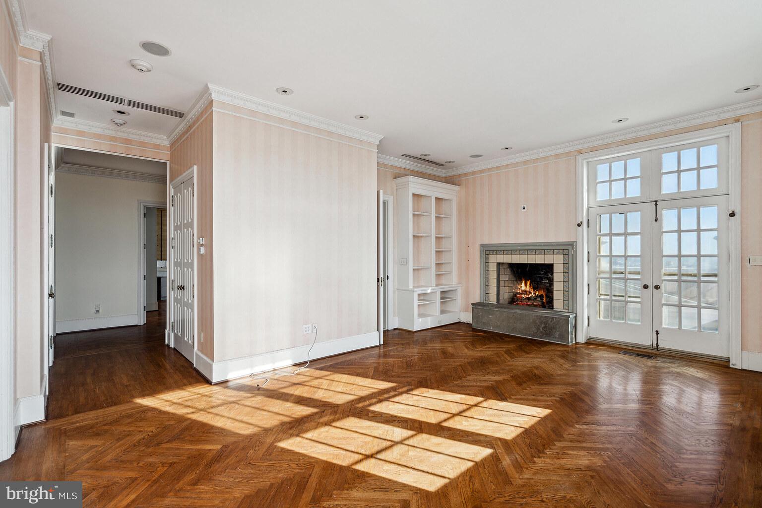 1900 Rittenhouse Square, Unit PH Philadelphia, PA 19103 - Photo 28 of 66 Owners Suite