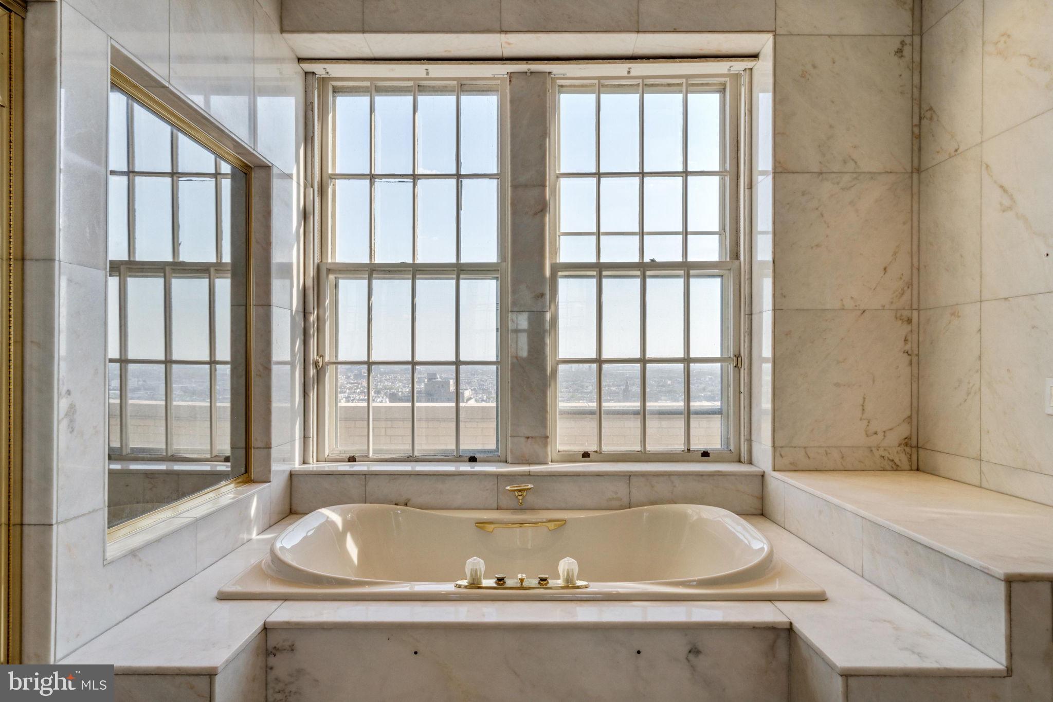 1900 Rittenhouse Square, Unit PH Philadelphia, PA 19103 - Photo 31 of 66 Owners Suite