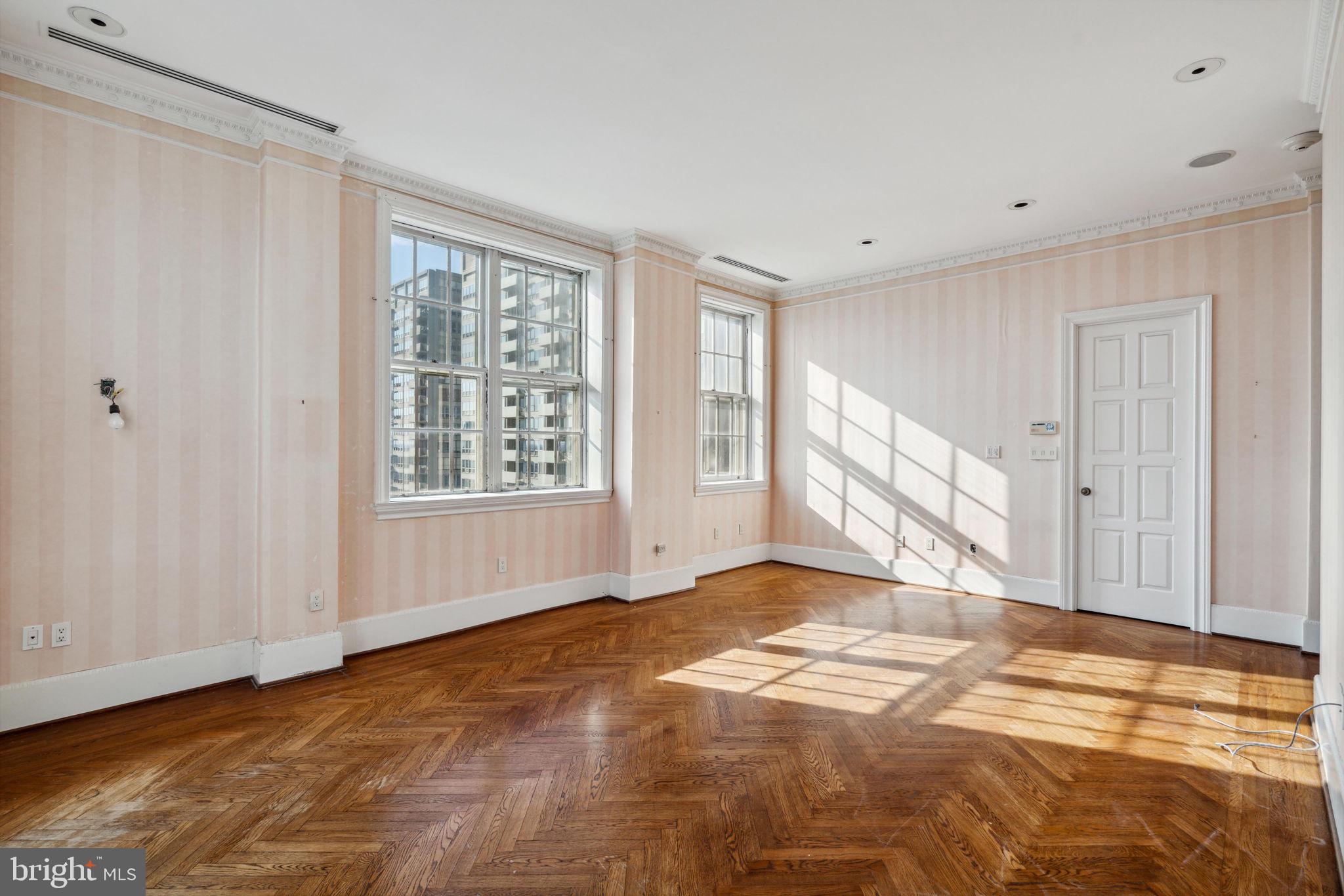 1900 Rittenhouse Square, Unit PH Philadelphia, PA 19103 - Photo 37 of 66 Owners Suite