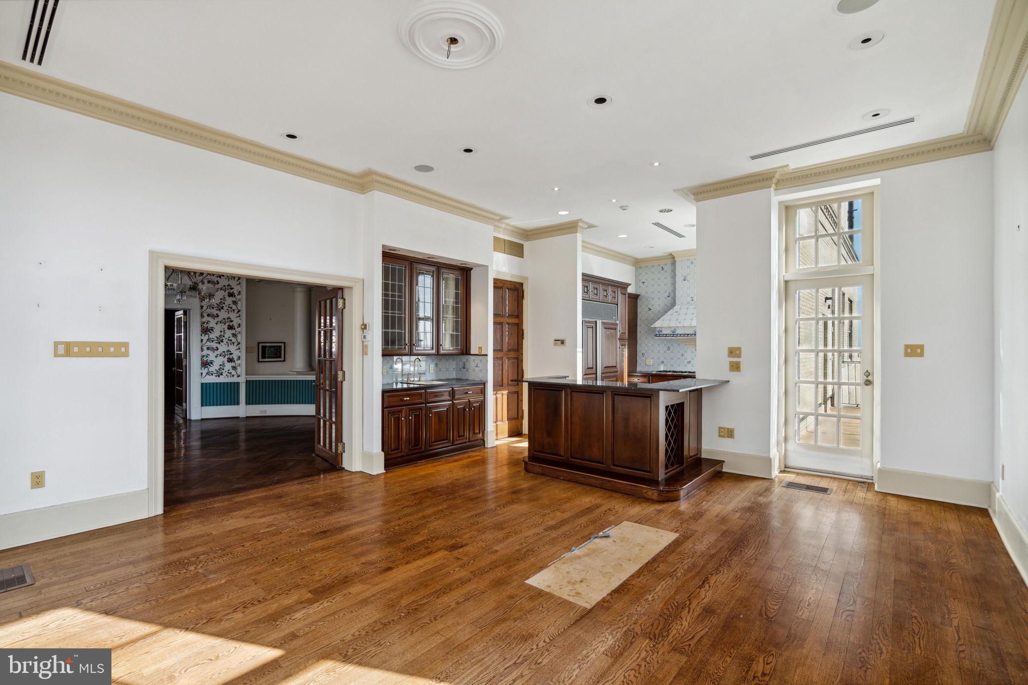 1900 Rittenhouse Square, Unit PH Philadelphia, PA 19103 - Photo 6 of 66 Kitchen / Family Room Area