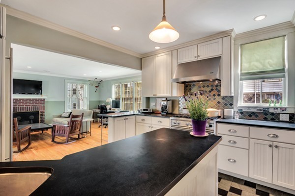 28 Symmes Road Winchester, MA 01890 - Photo 7 of 20