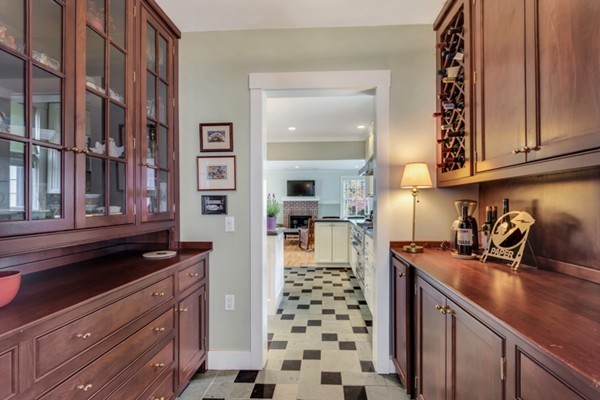 28 Symmes Road Winchester, MA 01890 - Photo 8 of 20