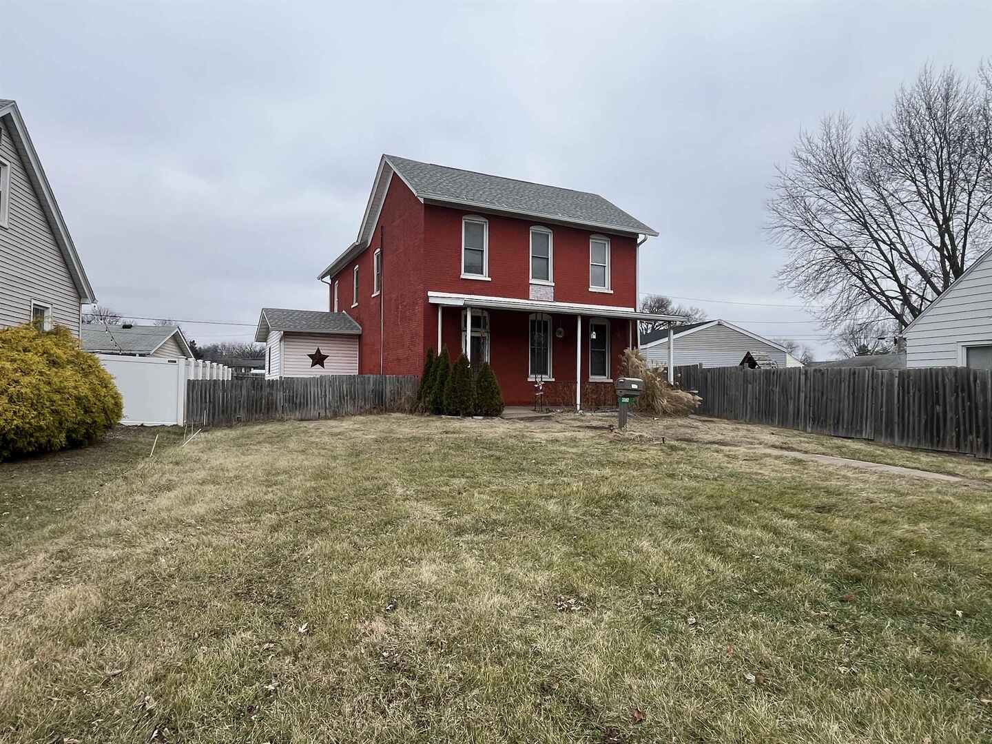 a view of a house with a back yard