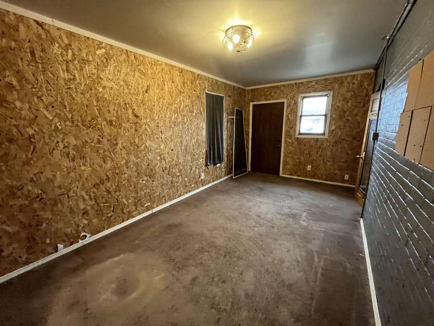 3302 Rockingham Road Davenport, IA 52802 - Photo 15 of 35 an empty room with windows
