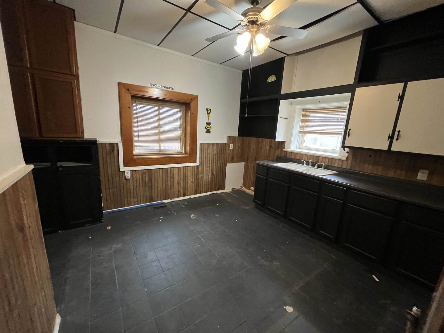 3302 Rockingham Road Davenport, IA 52802 - Photo 9 of 35 a living room with furniture and a window