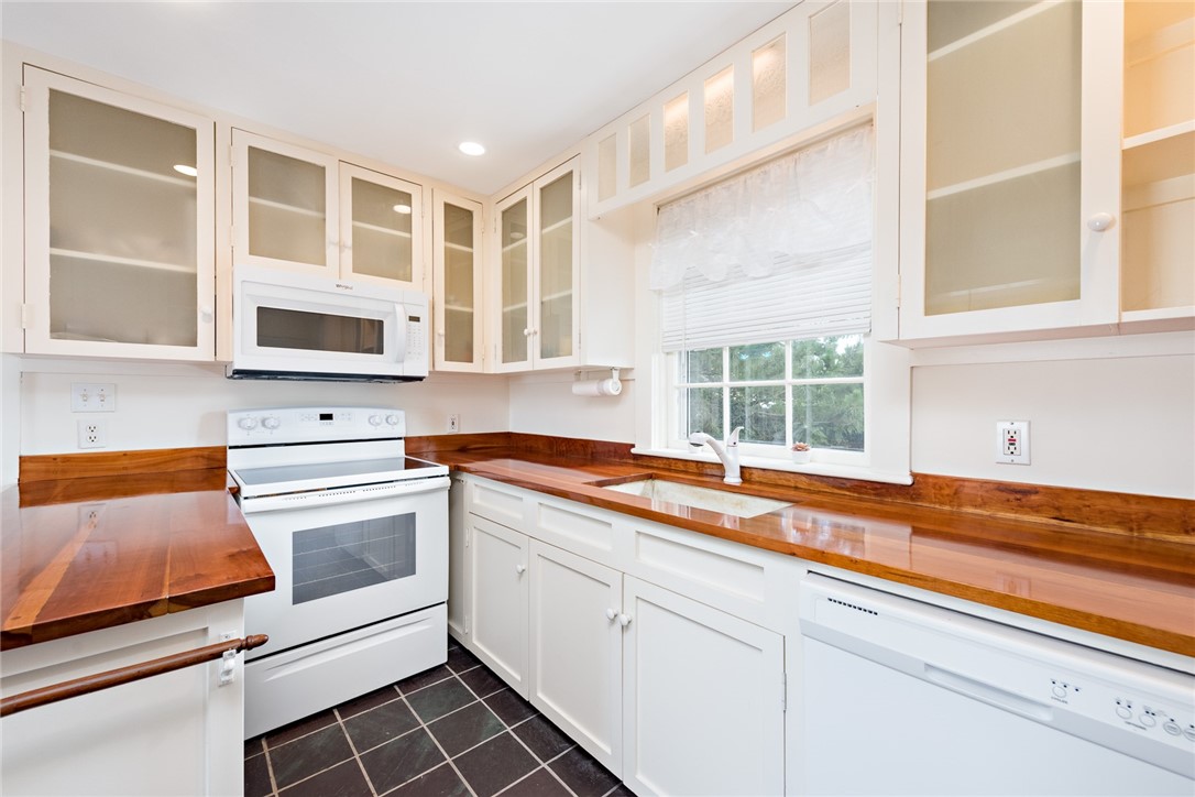 7 Old Ferry Road Bristol, RI 02809 - Photo 12 of 37