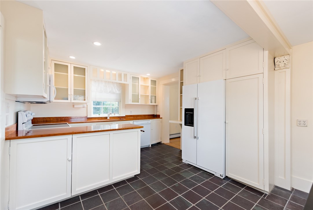 7 Old Ferry Road Bristol, RI 02809 - Photo 14 of 37