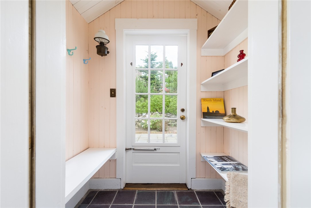 7 Old Ferry Road Bristol, RI 02809 - Photo 5 of 37