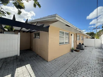 $2,500 | 1441 Miami Road, Unit 1, Fort Lauderdale, FL 33316