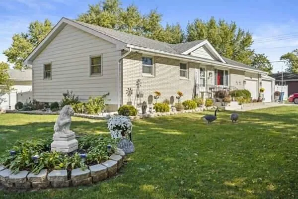 $320,000 | 2150 West 95th Avenue, Crown Point, IN 46307