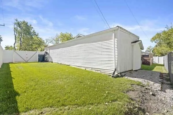 $320,000 | 2150 West 95th Avenue, Crown Point, IN 46307