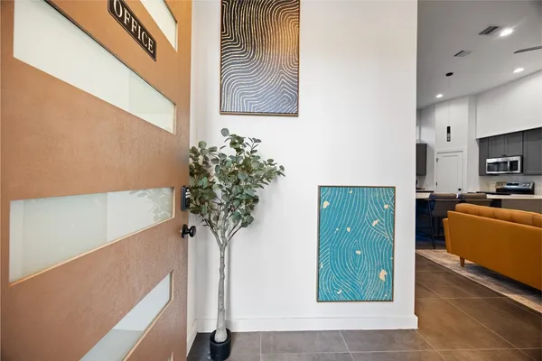 a view of entryway with kitchen