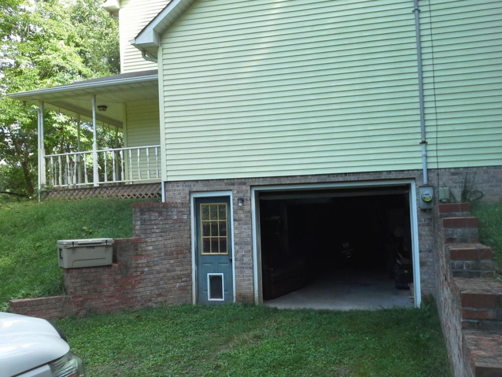 800 Reece Hill Road Mountain City, TN 37683 - Photo 4 of 33 Photo 4