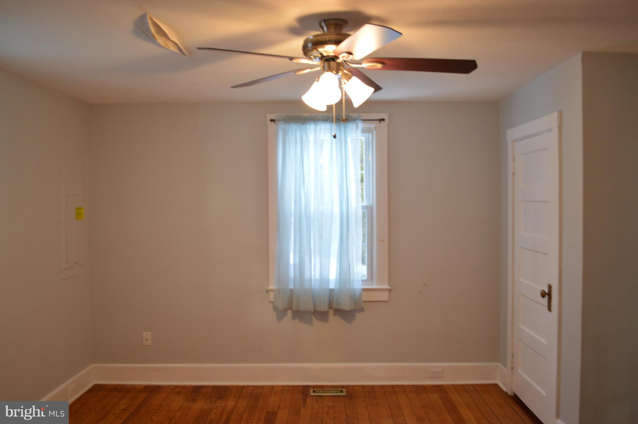 9417 Springs Road Warrenton, VA 20186 - Photo 12 of 19 Living Room