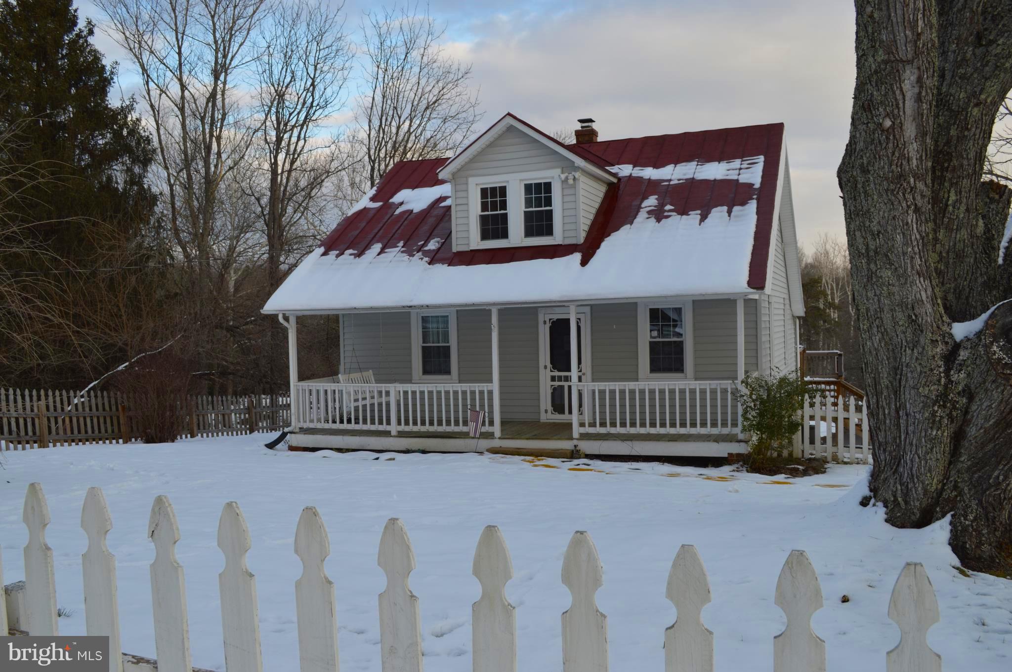 9417 Springs Road Warrenton, VA 20186 - Photo 19 of 19 White picket fence