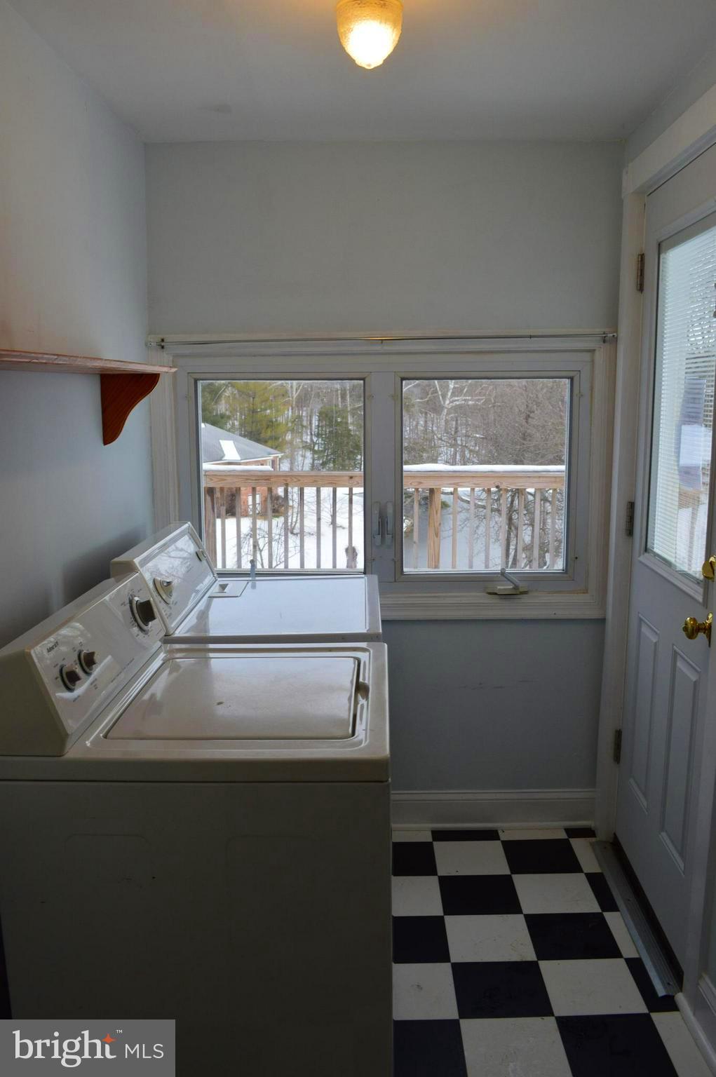 9417 Springs Road Warrenton, VA 20186 - Photo 7 of 19 Main Level Laundry Room