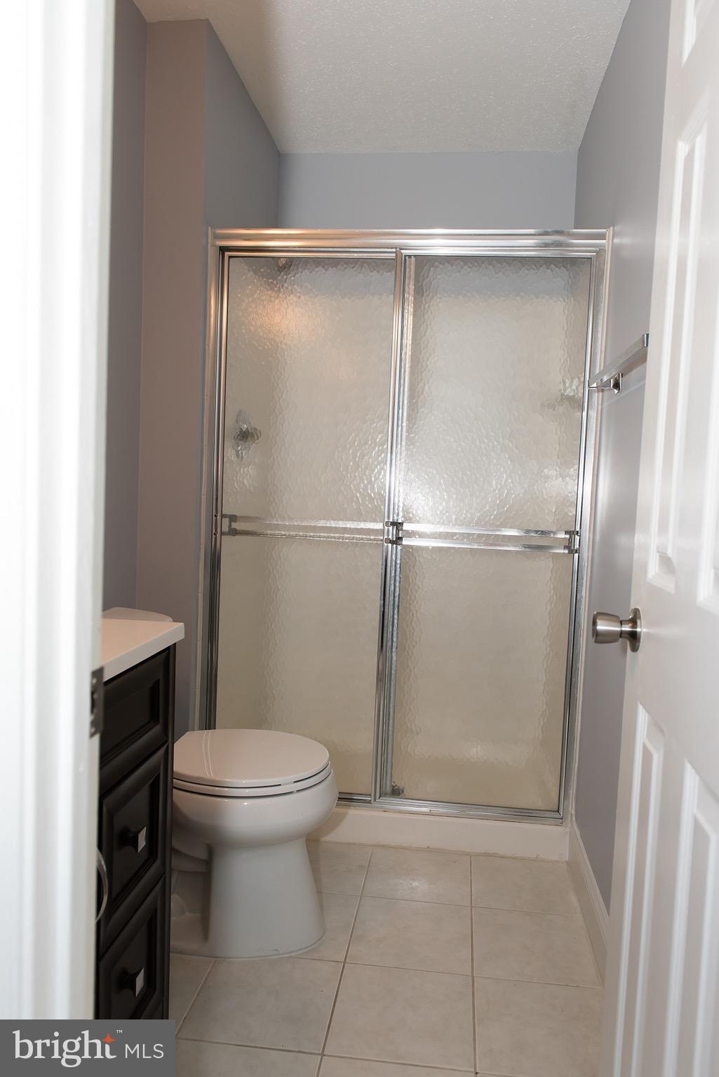 110 Fort Evans Road Southeast, Unit E Leesburg, VA 20175 - Photo 13 of 14 Full bath off the hallway near the second bedroom
