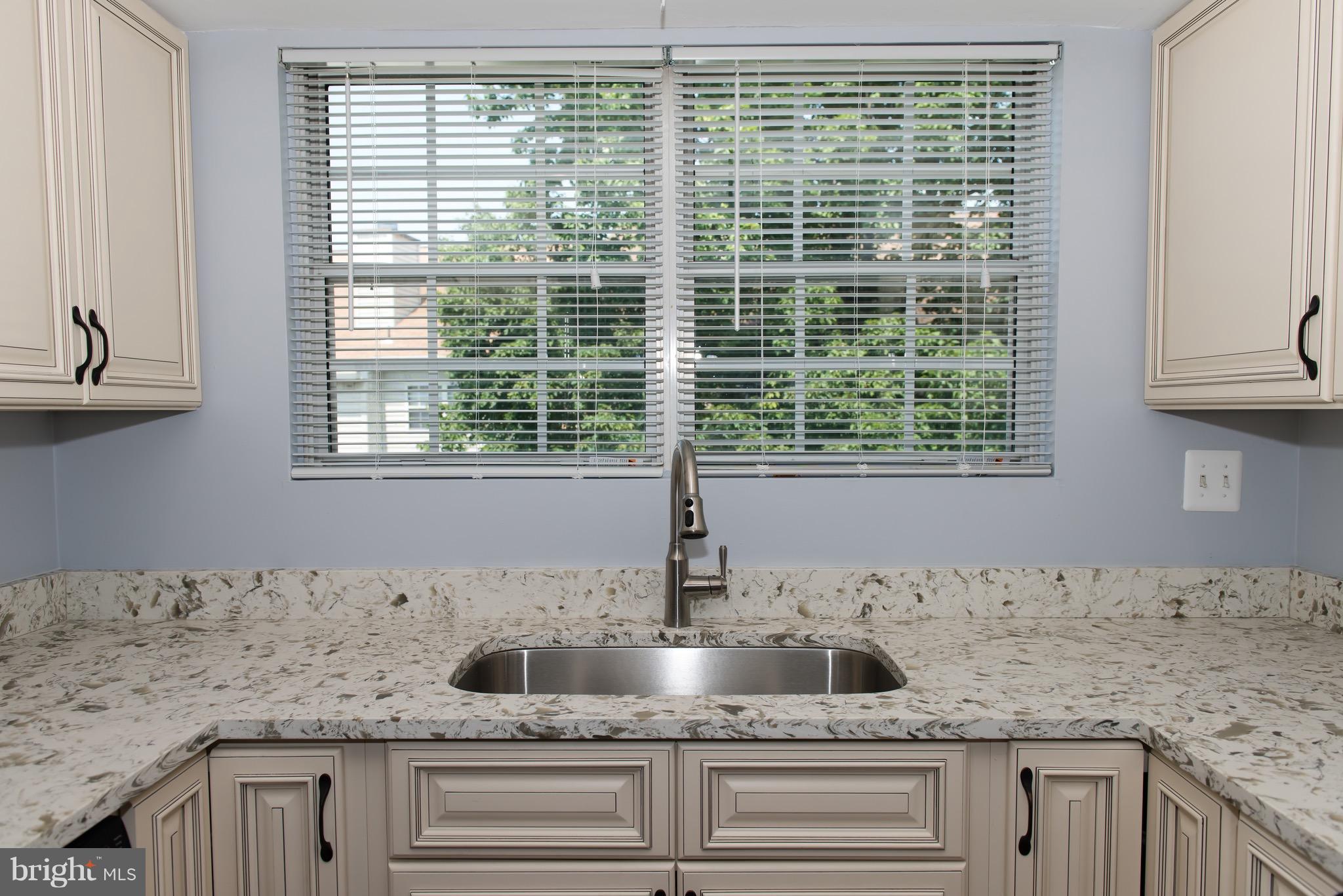 110 Fort Evans Road Southeast, Unit E Leesburg, VA 20175 - Photo 5 of 14 Beautiful sunny, all new Kitchen!