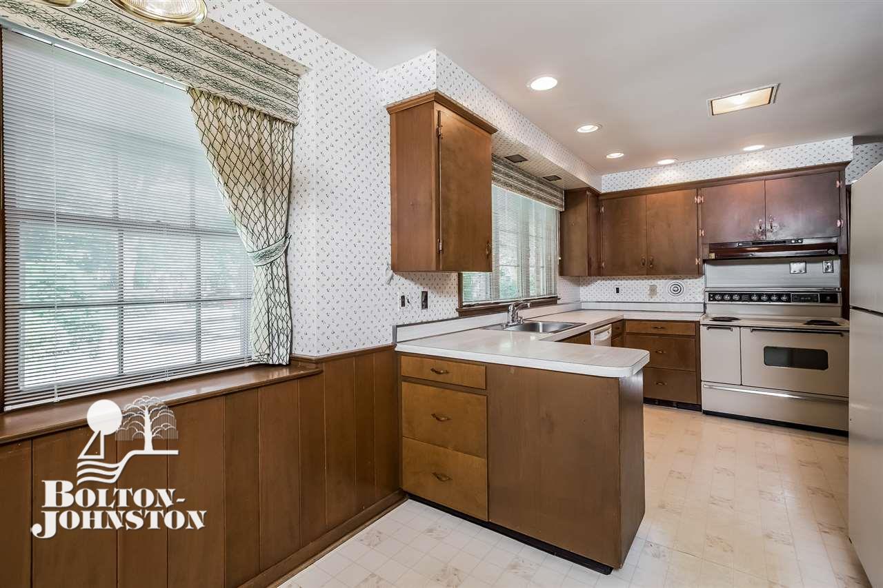 280 Ridge Road Grosse Pointe, MI 48236 - Photo 12 of 50 31295540-11.JPG