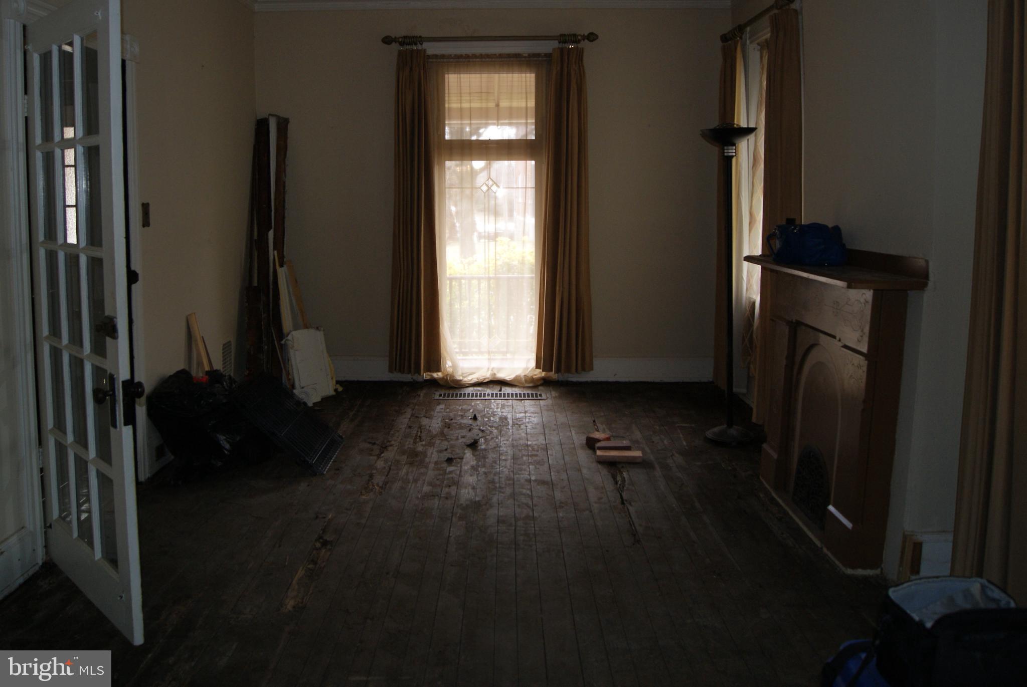 7005 Cresheim Road Philadelphia, PA 19119 - Photo 8 of 39 Living Room
