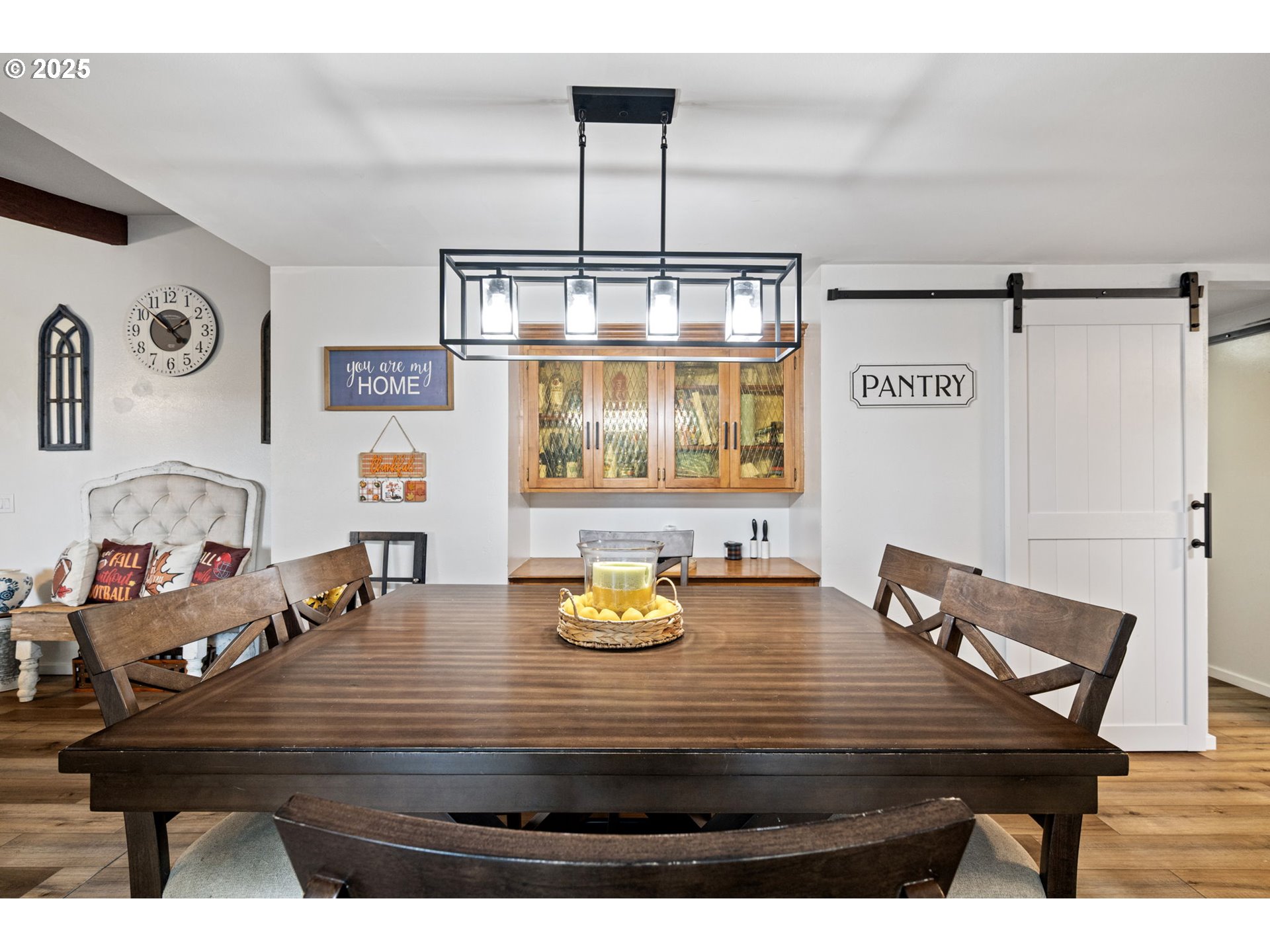 130 Tioga Court Cottage Grove, OR 97424 - Photo 25 of 44 a dining room with furniture and window