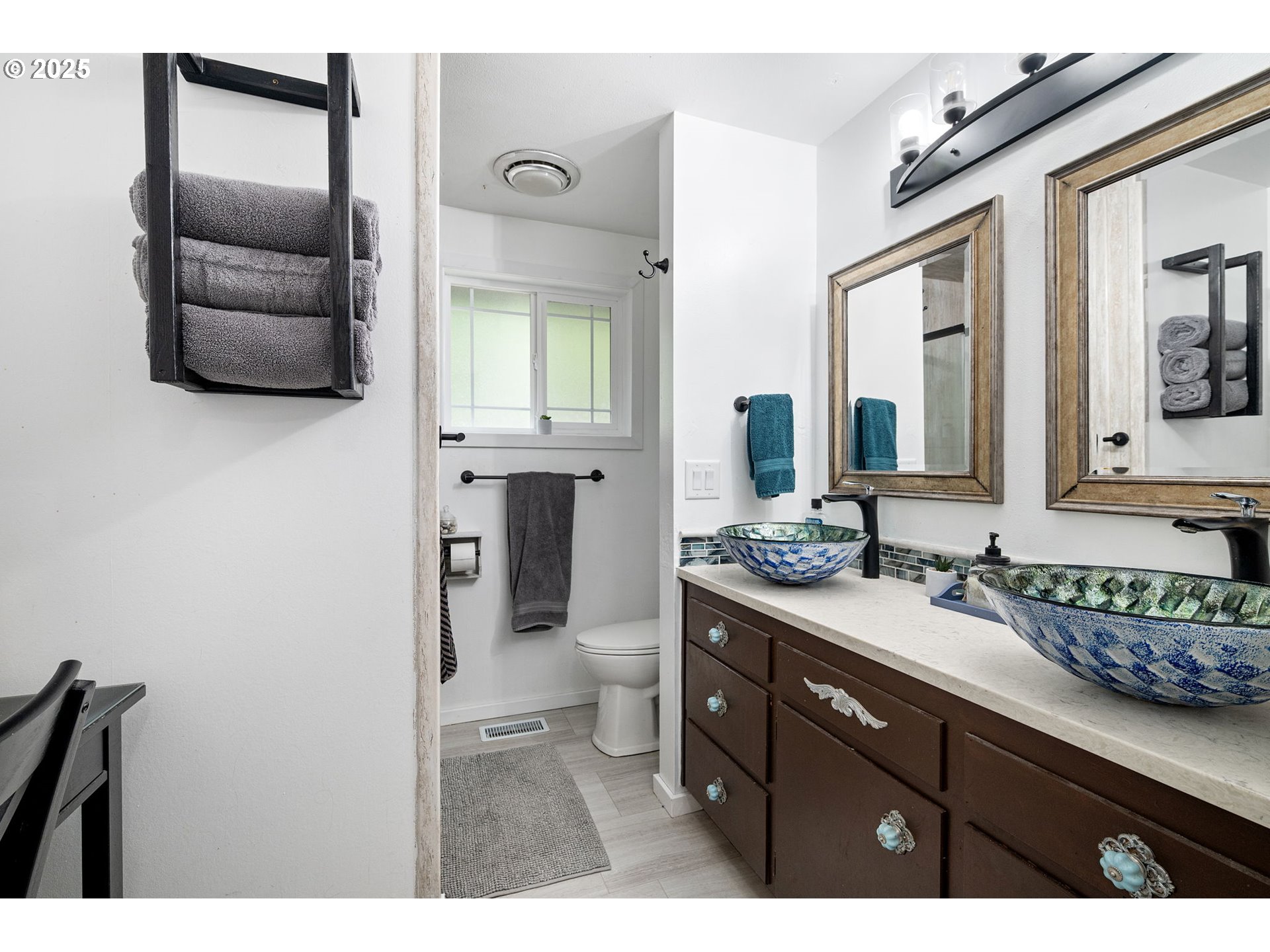 130 Tioga Court Cottage Grove, OR 97424 - Photo 34 of 44 a en suite bathroom with a granite countertop sink and a mirror