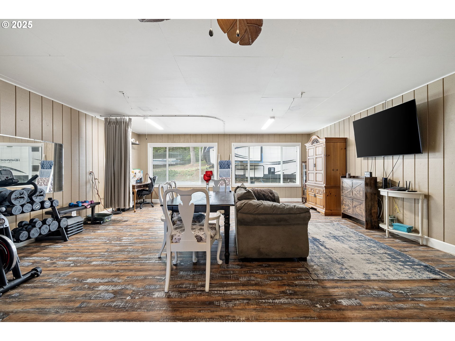 130 Tioga Court Cottage Grove, OR 97424 - Photo 43 of 44 a living room with furniture and a flat screen tv