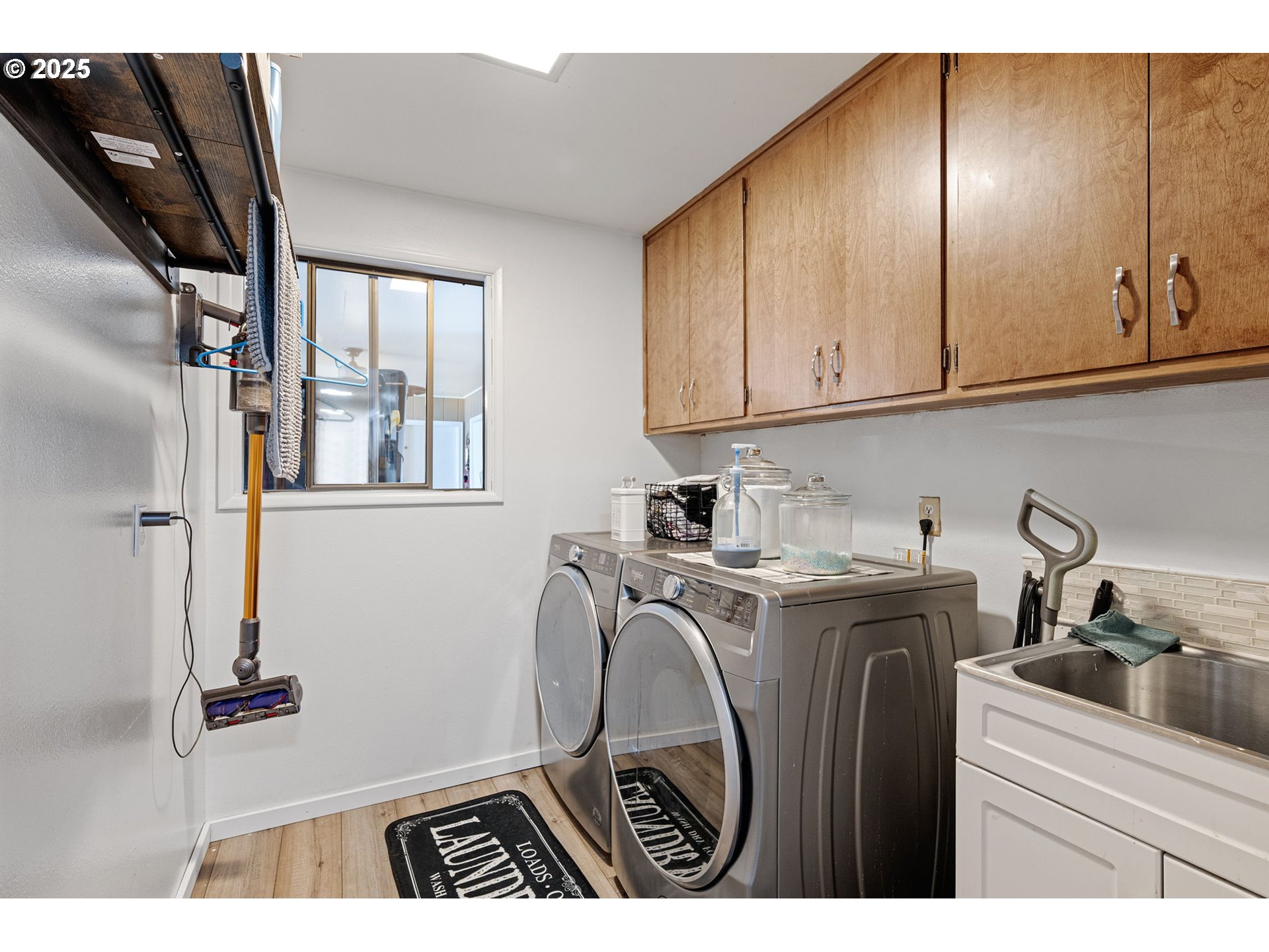 130 Tioga Court Cottage Grove, OR 97424 - Photo 44 of 44 a utility room with dryer and washer