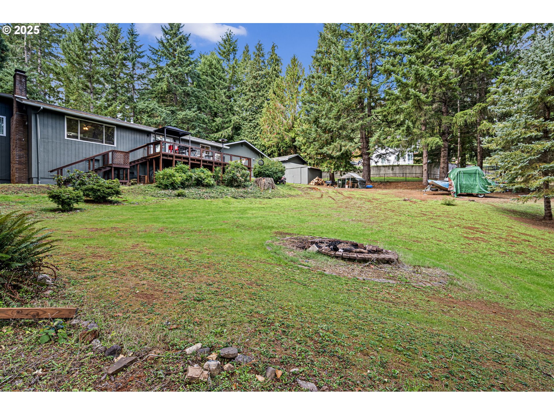 130 Tioga Court Cottage Grove, OR 97424 - Photo 8 of 44 a front view of a house with garden