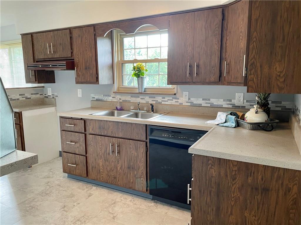 121 Shafer Road Coraopolis, PA 15108 - Photo 11 of 20 Gallery Image 11