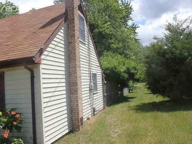 12339 Linden Road Linden, MI 48451 - Photo 3 of 41 21317292-2.JPG