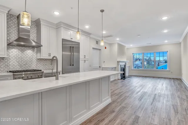 $4,250 | 34 Broad Street, Unit 206, Manasquan, NJ 08736