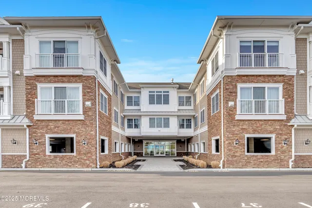 $4,250 | 34 Broad Street, Unit 206, Manasquan, NJ 08736