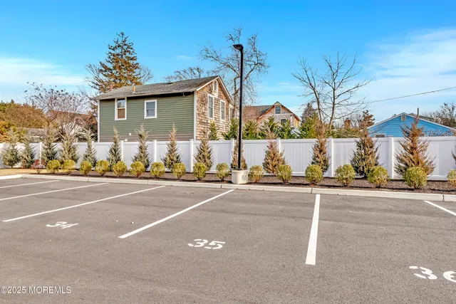 $4,250 | 34 Broad Street, Unit 206, Manasquan, NJ 08736