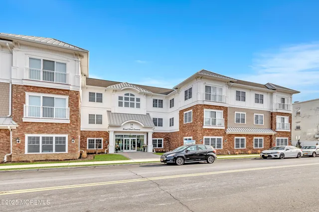 $4,250 | 34 Broad Street, Unit 206, Manasquan, NJ 08736