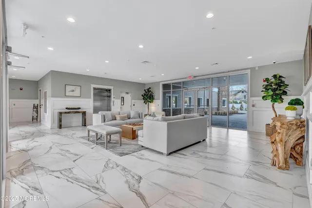 $4,250 | 34 Broad Street, Unit 206, Manasquan, NJ 08736