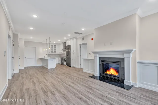 $4,250 | 34 Broad Street, Unit 206, Manasquan, NJ 08736