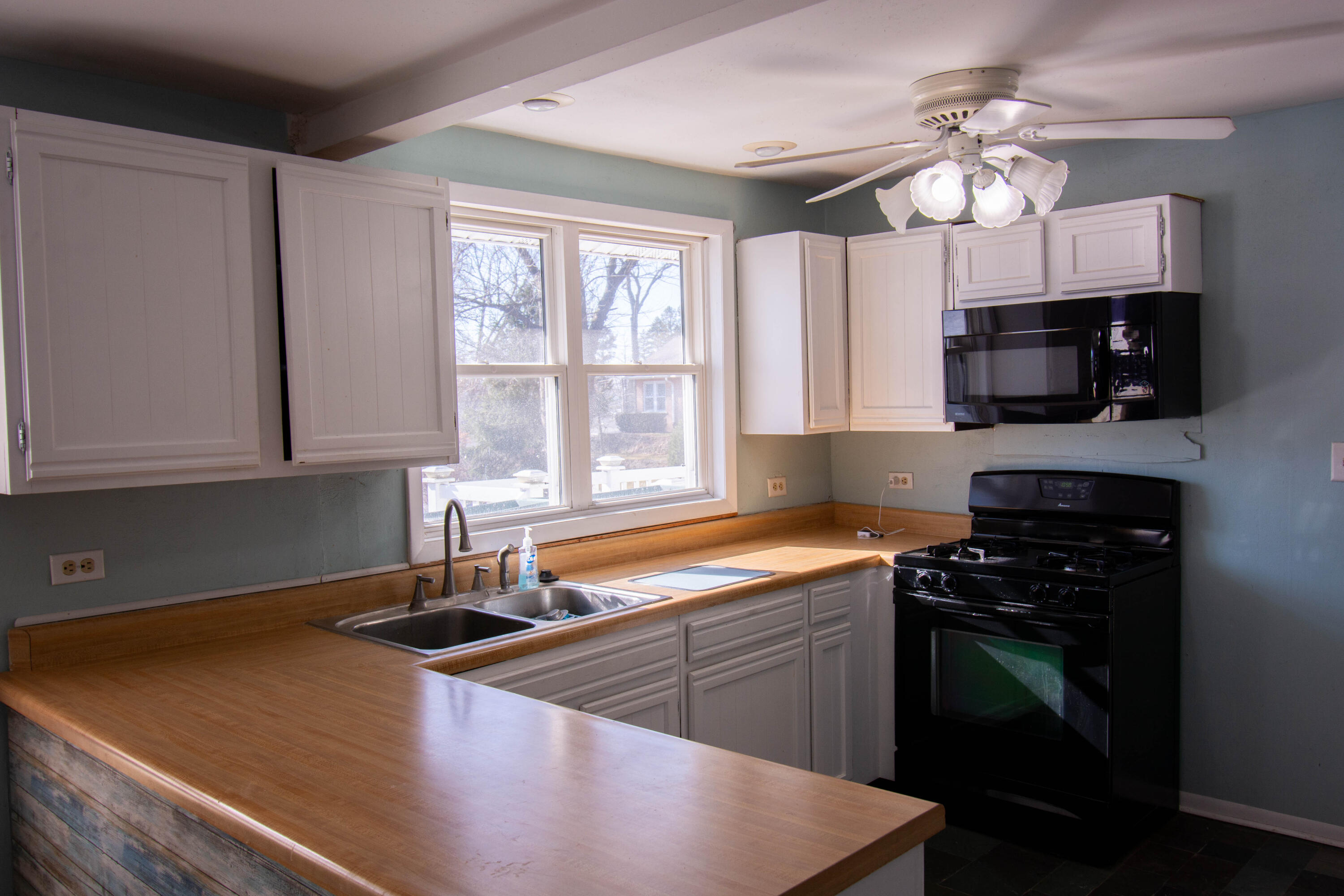 N3220 Acacia Road Geneva, WI 53147 - Photo 10 of 27 Kitchen
