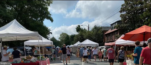 a view of a lake in middle of the house