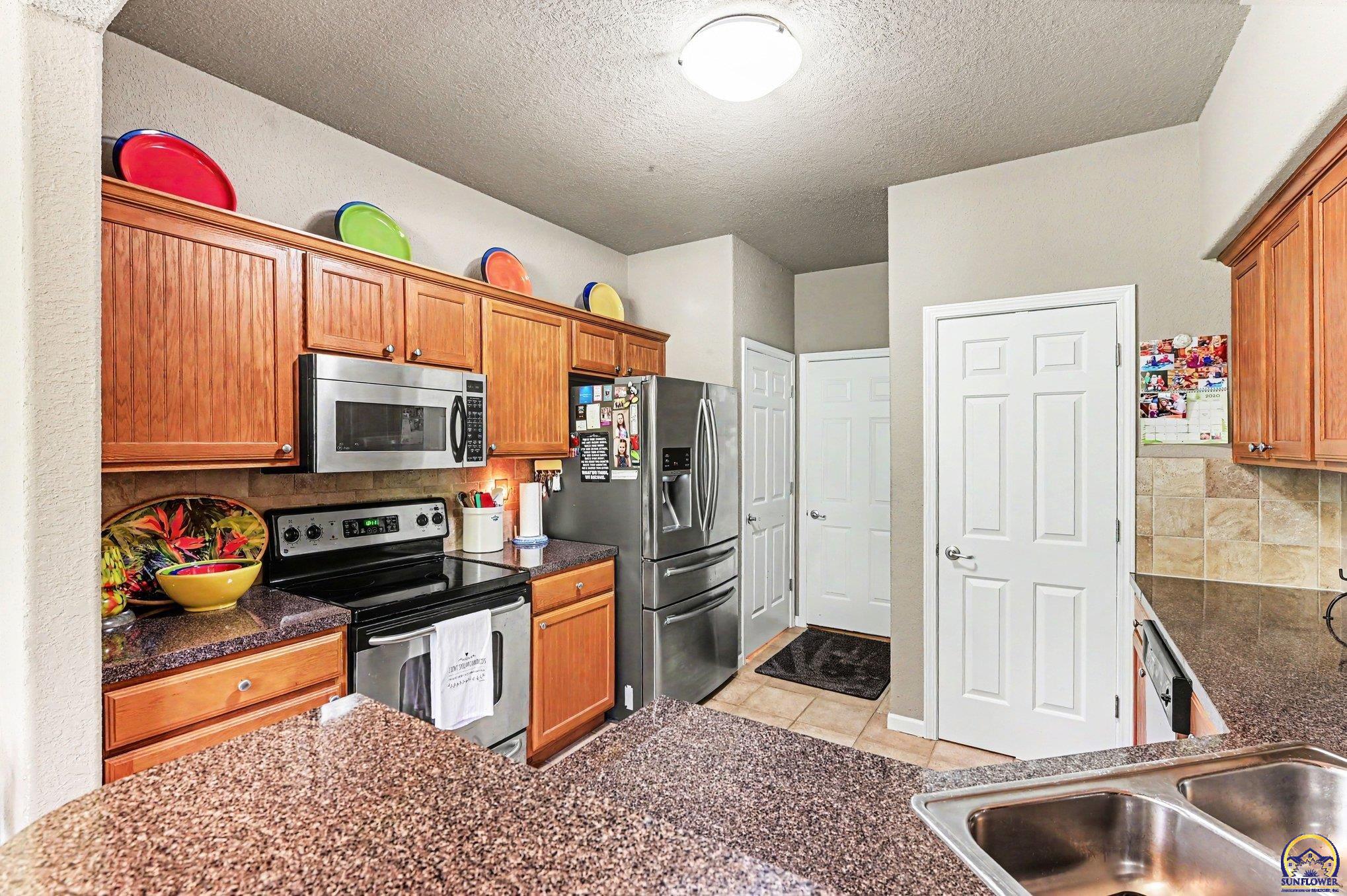 1425 Legends Circle Lawrence, KS 66049 - Photo 9 of 27