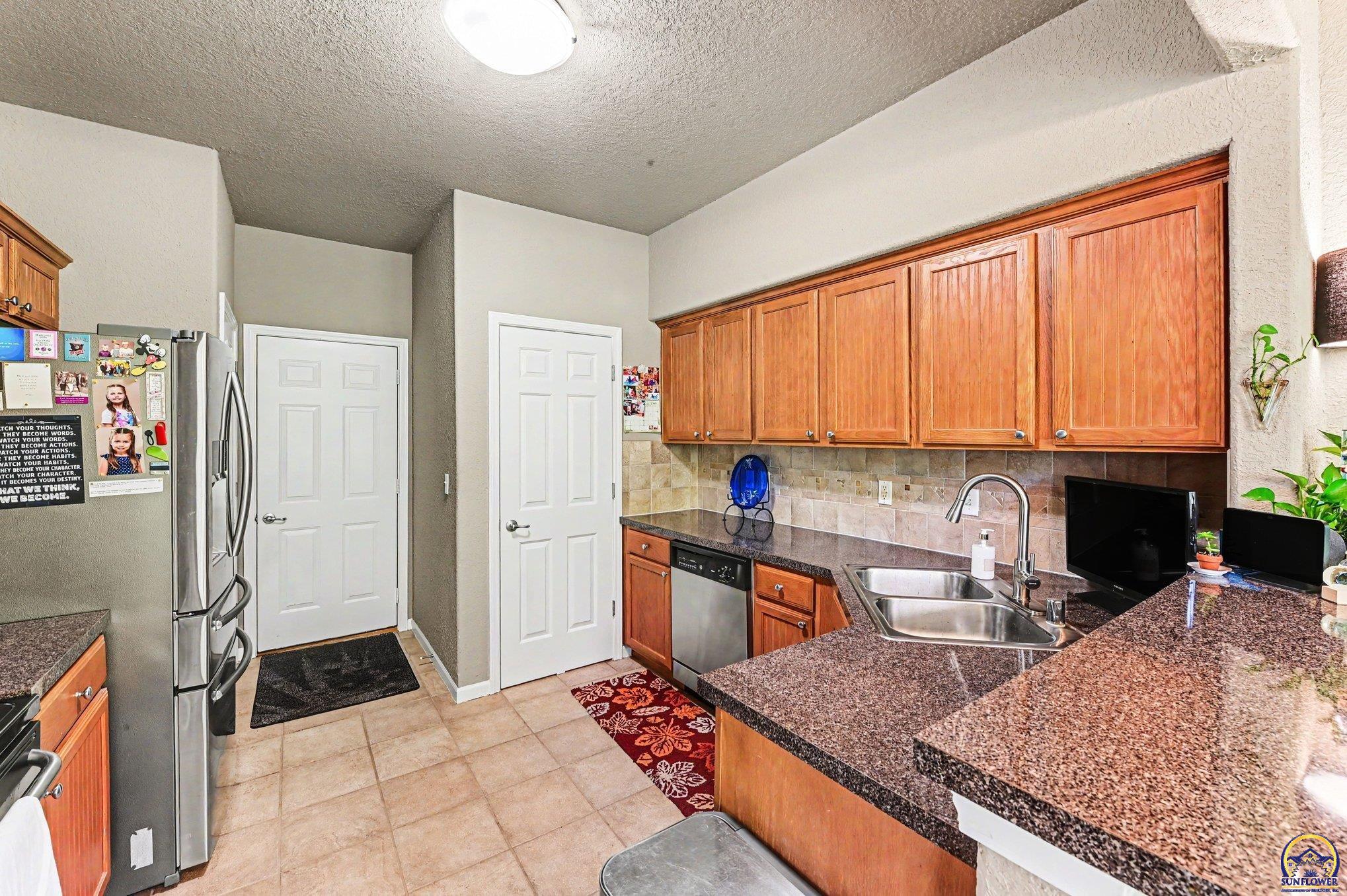 1425 Legends Circle Lawrence, KS 66049 - Photo 10 of 27