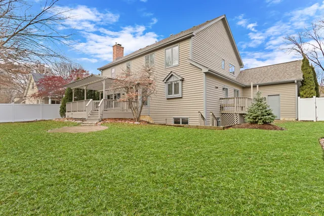 $600,000 | 7437 Bittersweet Drive, Gurnee, IL 60031